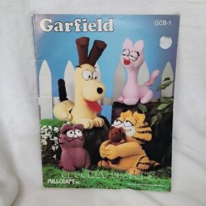 Vtg 80s GARFIELD Crochet Designs Booklet Book Odie Pooky Nermal Arlene Millcraft